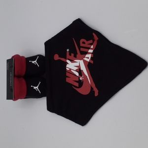 5. NWT JORDAN NIKE AIR BABY GIFT SET BIB & BOOTIES 0-6M